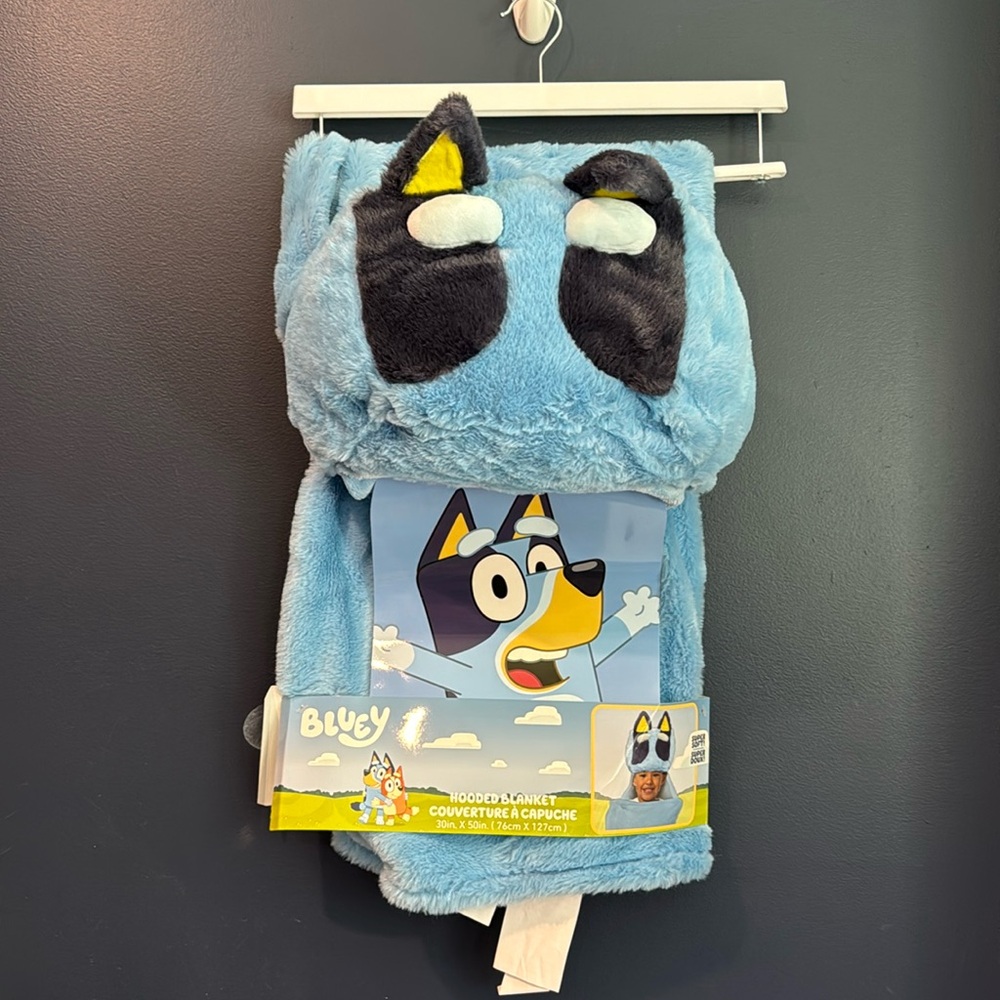 NWT Bluey hooded blanket - Picture 1 of 4